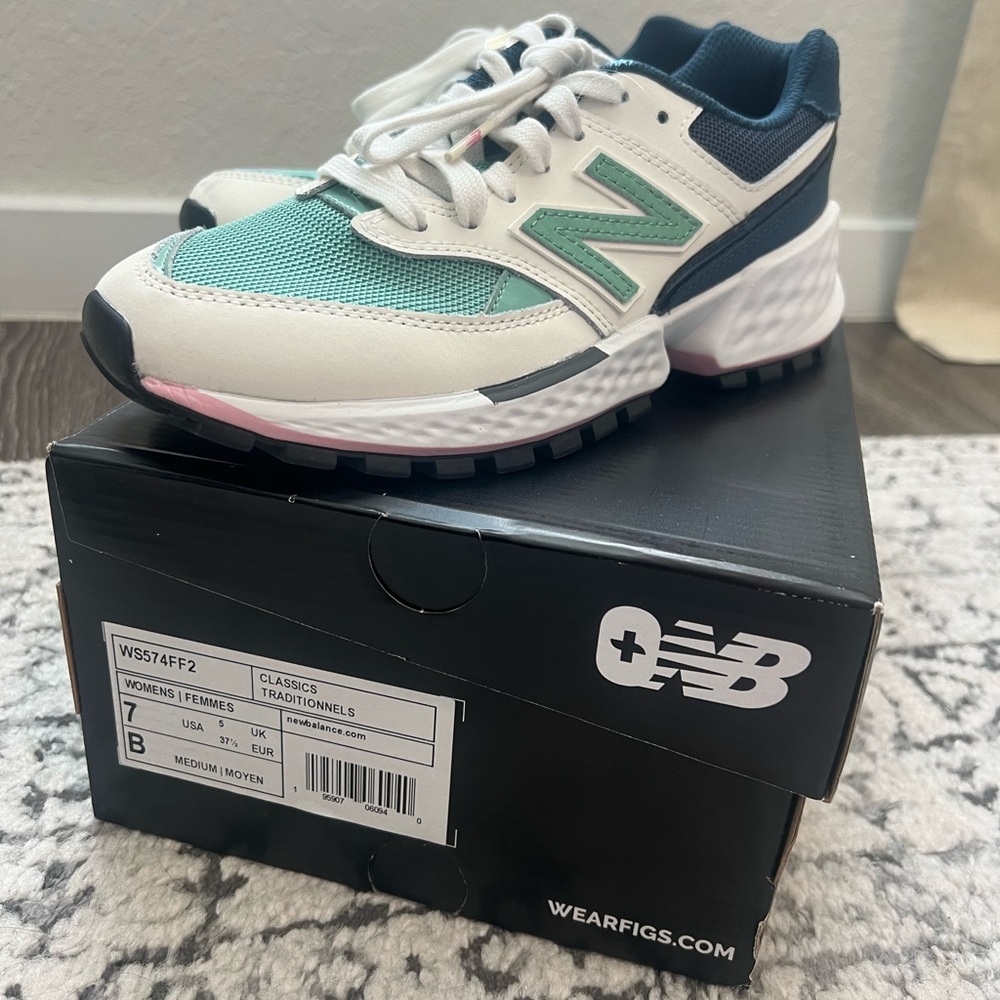 New Balance Green and White Athletic Shoes Retro-Inspired Design